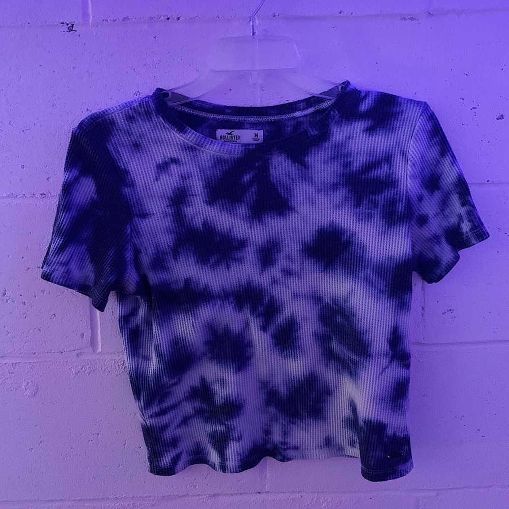 Hollister cropped top. Size Medium